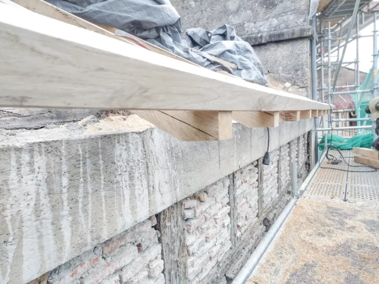 Finition charpente neuve