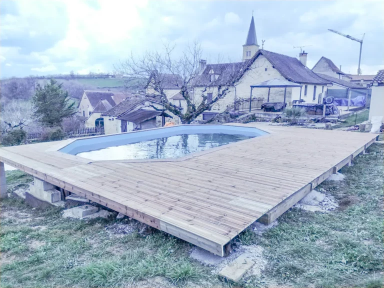 terrasse piscine à Figeac