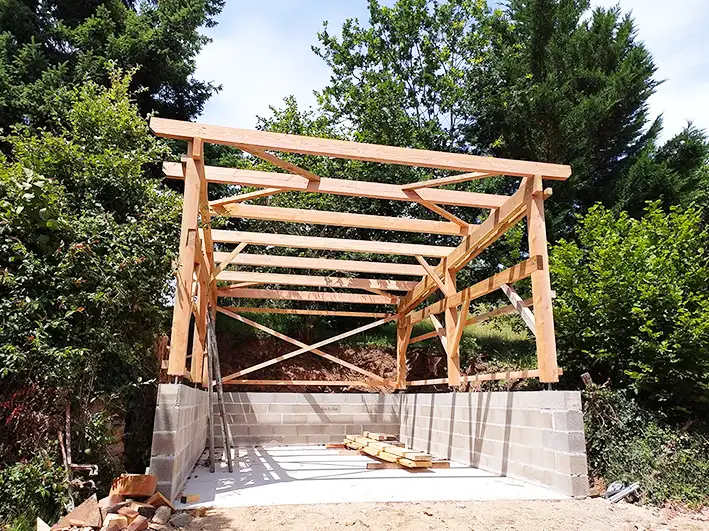 Charpente bois abris extérieur 1