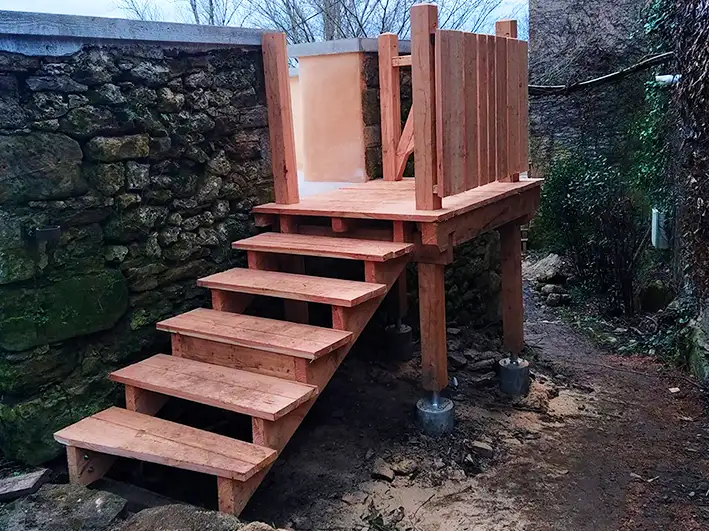 Excalier exterieur massif